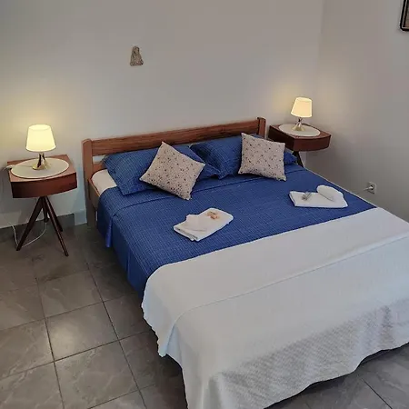 Nyaraló House *